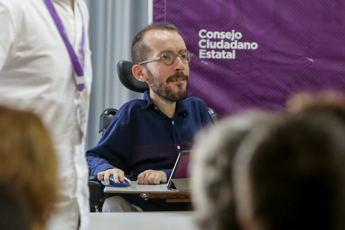 El portavoz de Unidas Podemos en el Congreso, Pablo Echenique, durante la reunión del Consejo Ciudadano Estatal (CCE) de Podemos donde se analiza el nuevo contexto político, en Madrid (España), a 1