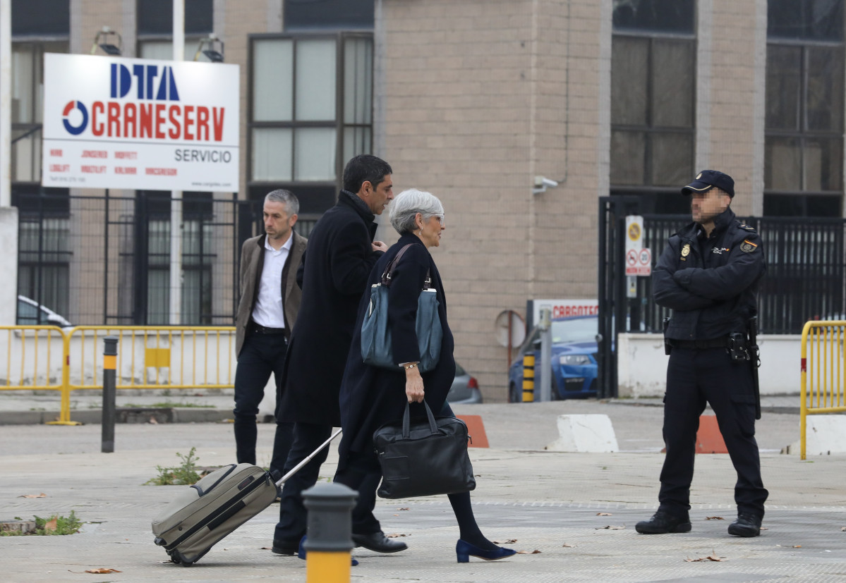 El mayor de los Mossos d’Esquadra, Josep Lluís Trapero y su abogada, a su llegada a la Audiencia Nacional, donde continúa el juicio a la cúpula de los Mossos d'Esquadra por el 1-O, en San Fernand