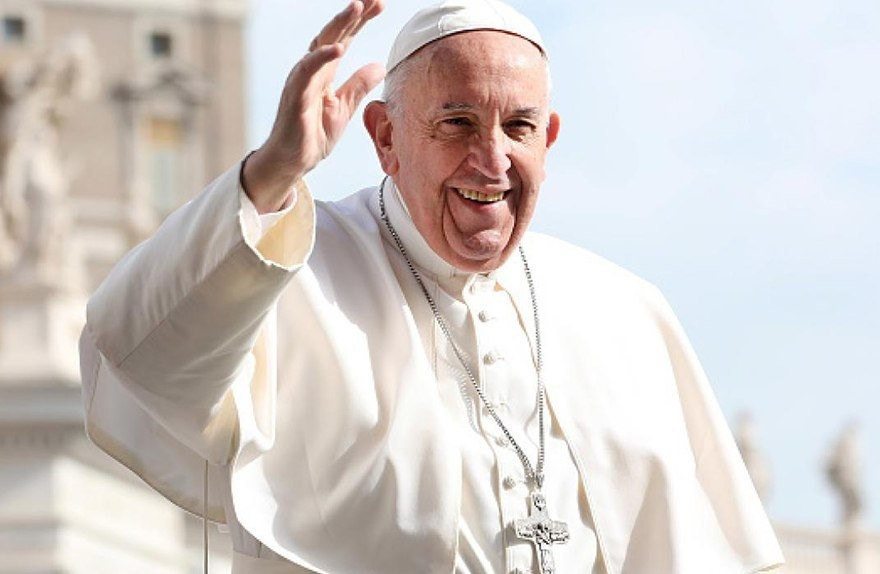 El papa va rebre en 2015 una carta d'una víctima sobre els abusos de Karadima en 2011 i de com Fangs va ser testimoni d'això. La carta va ser enviada per la Comissió Pontifícia per a la Protecció