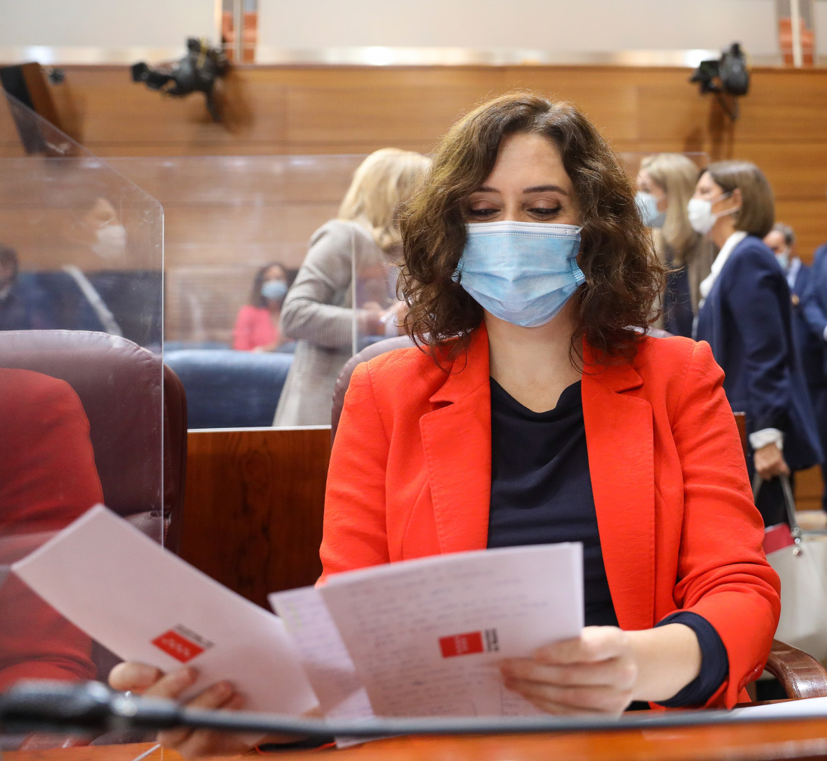 La presidenta de la Comunidad de Madrid, Isabel Díaz Ayuso, antes de una sesión de control al Gobierno en la Asamblea de Madrid (España), a 22 de octubre de 2020. Durante el pleno, el Ejecutivo mad