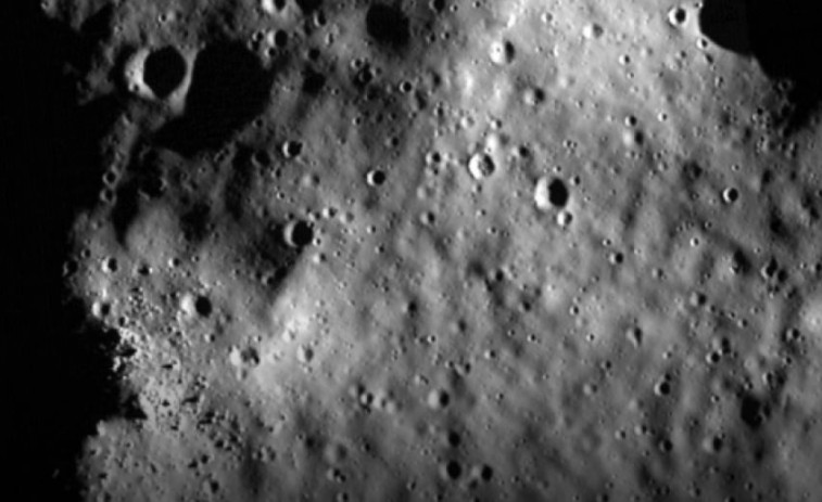 Científicos confirman la existencia de agua en la Luna