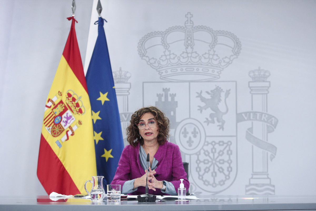 La ministra portavoz y de Hacienda, María Jesús Montero, comparece en rueda de prensa posterior al Consejo de Ministros celebrado en Moncloa, a 27 de octubre de 2020. Durante la rueda, la ministra d