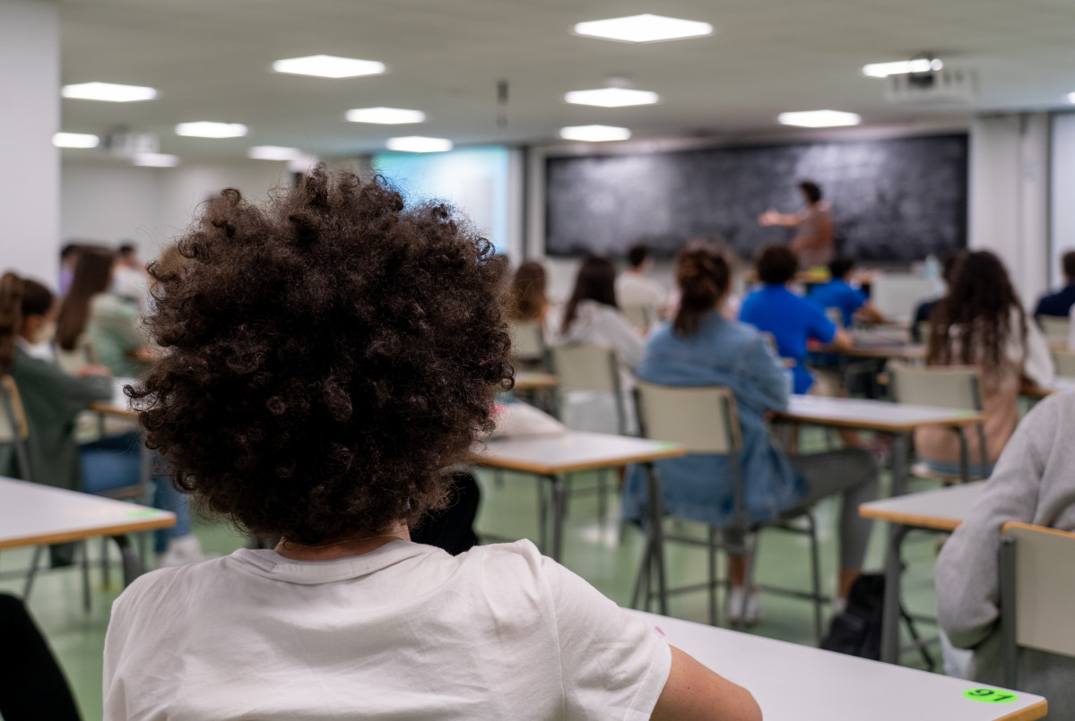 Alumnos en clase (Archivo)