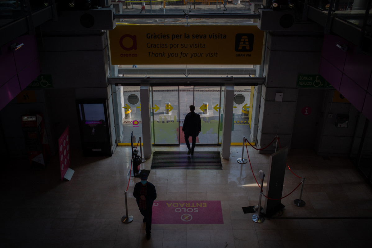 Entrada al Centro Comercial Las Arenas en Barcelona, Catalunya (España), a 29 de octubre de 2020. El Gobierno de la Generalitat ha anunciado hoy nuevas medidas para combatir el coronavirus. Entre ell