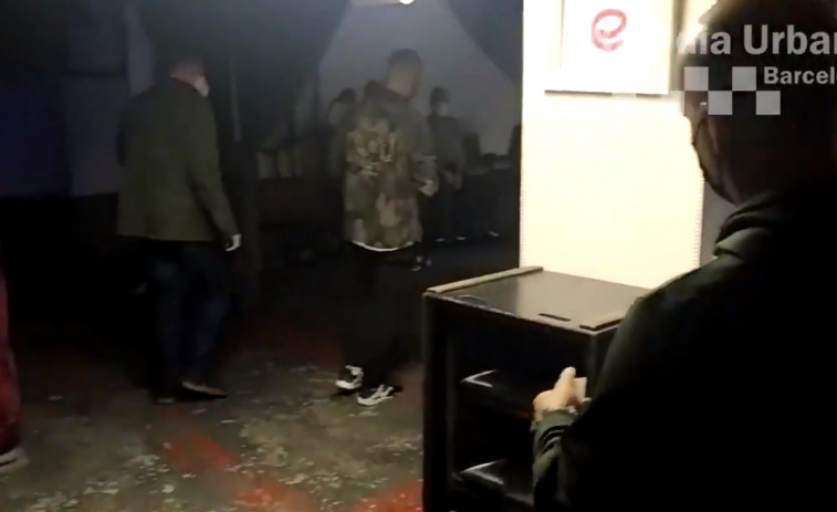 ​La Guardia urbana desbarata una fiesta ilegal de Halloween