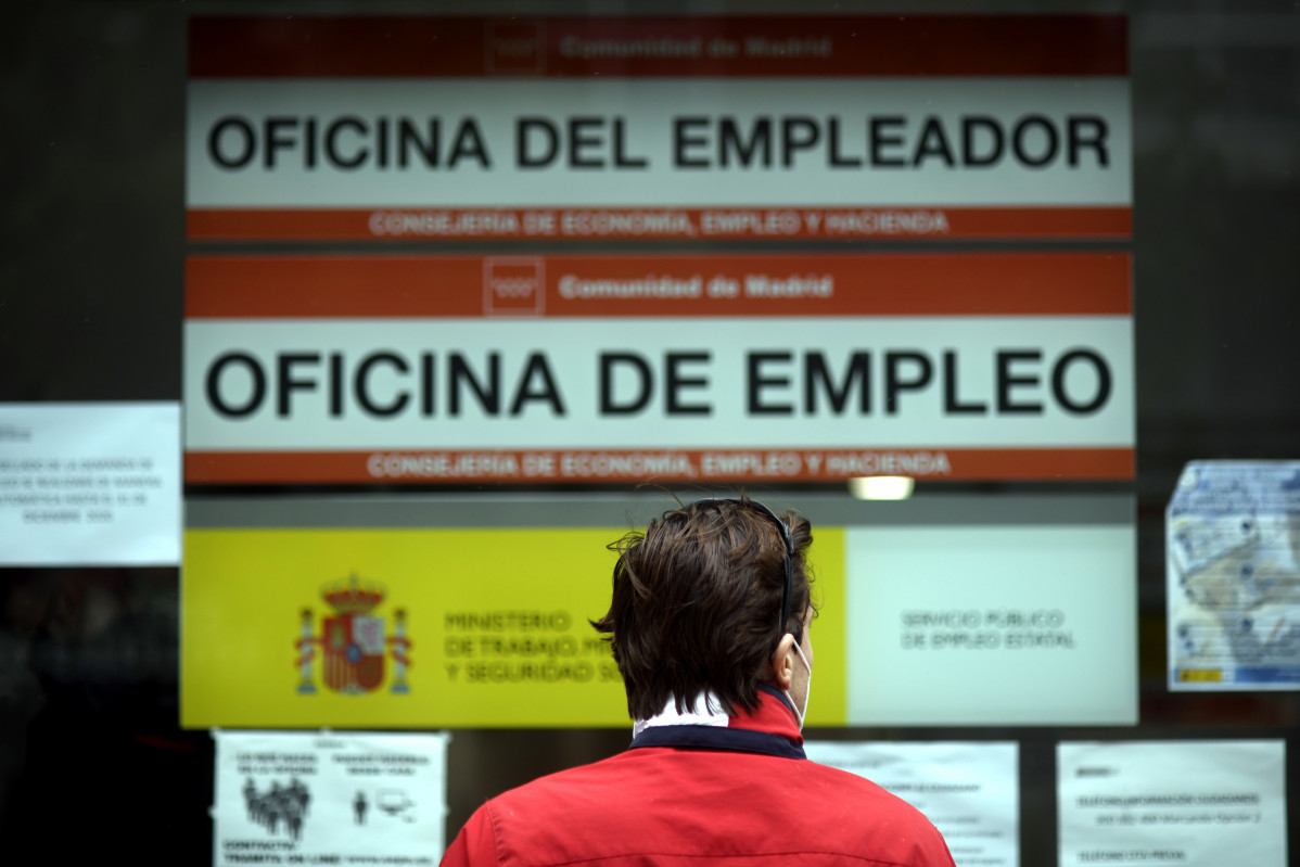 Economía.- El paro de la OCDE cae al 7,4% en agosto
