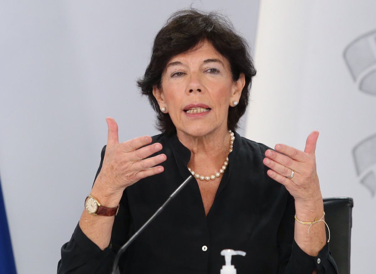 La ministra de Educación y Formación Profesional, Isabel Celaá, interviene en la rueda de prensa posterior a la reunión interministerial conjunta de Educación y Sanidad del pasado 24 de septiembr