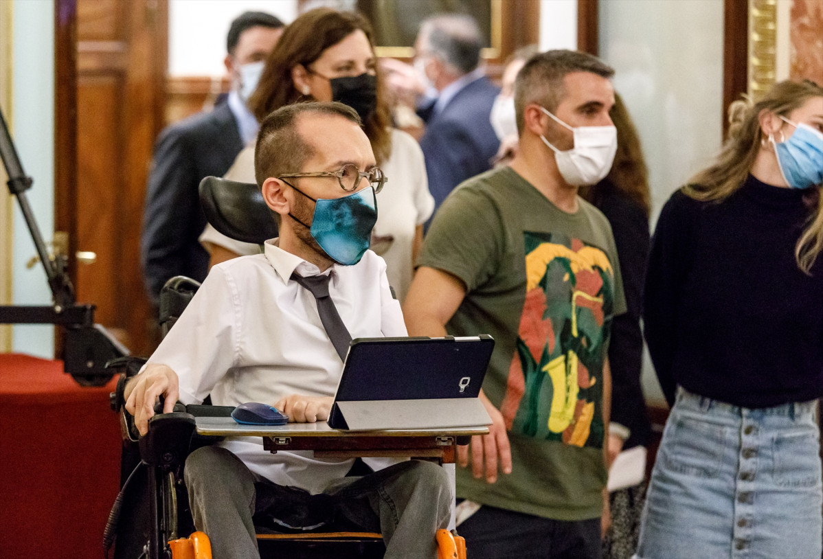 El portavoz de Unidas Podemos, Pablo Echenique, durante el Homenaje a Manuel Azaña en conmemoración del 80º aniversario de su muerte celebrado en el Congreso de los Diputados, en Madrid (España), 