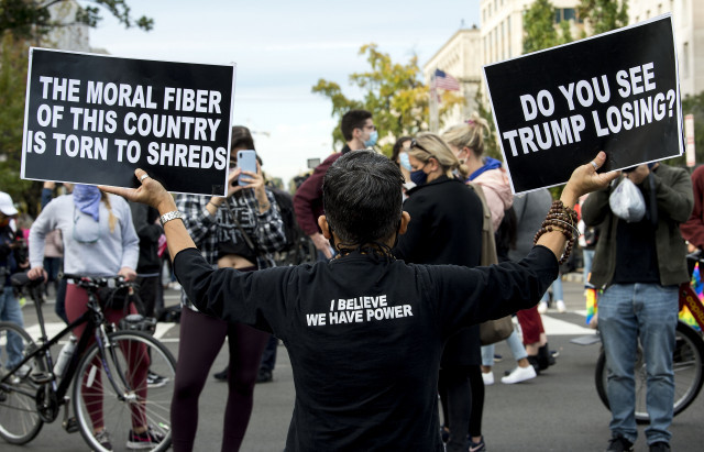 EuropaPress 3412514 03 november 2020 us washington antitrump protesters gather at the black
