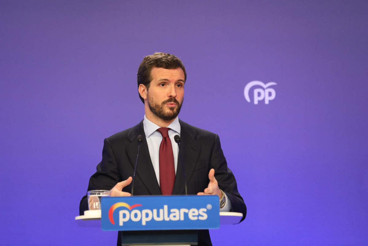 El presidente del Partido Popular, Pablo Casado, interviene en una rueda de prensa en la sede del PP