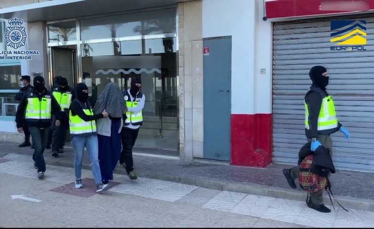 Detienen a una joven española de 24 años que quería unirse a Estado Islámico