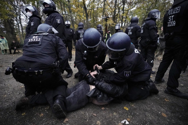 Más de cien detenidos en una protesta contra las restricciones por la pandemia en Berlín