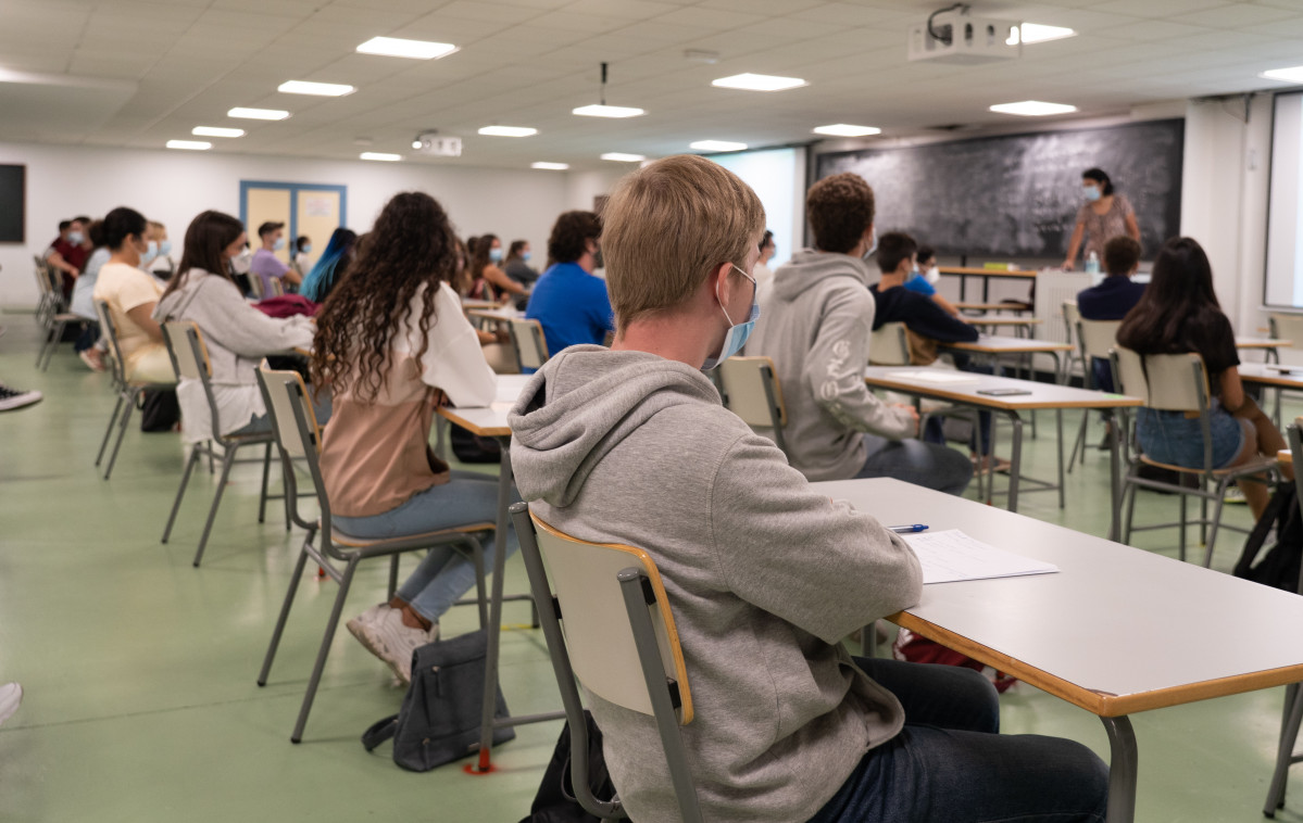 Alumnos del primer curso de la Escuela de Ingenieros de Sevilla en las aulas habilitadas donde se cumple todas las medidas por el Covid-19. Sevilla a 28  de septiembre 2020