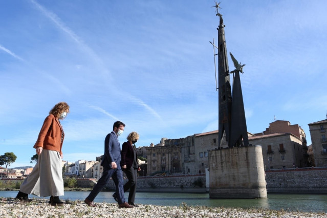 La consellera de Justicia, Ester Capella, el vicepresidente del Govern, Pere Aragonès, y la alcaldesa de Tortosa, Meritxell Roigé. En Tortosa (Tarragona) el 20 de noviembre de 2020