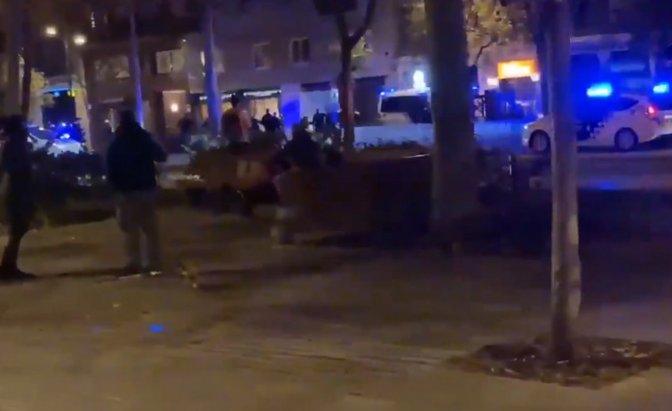 ​Un guardia urbano de Barcelona dispara a un sin techo que le amenazaba con un cuchillo
