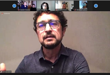 El conseller de Territorio y Sostenibilidad de la Generalitat, Damià Calvet, que se postula como candidato de JxCat a la Presidencia, junto a los exconsellers Josep Rull y Joaquim Forn en un acto por las primarias del partido.