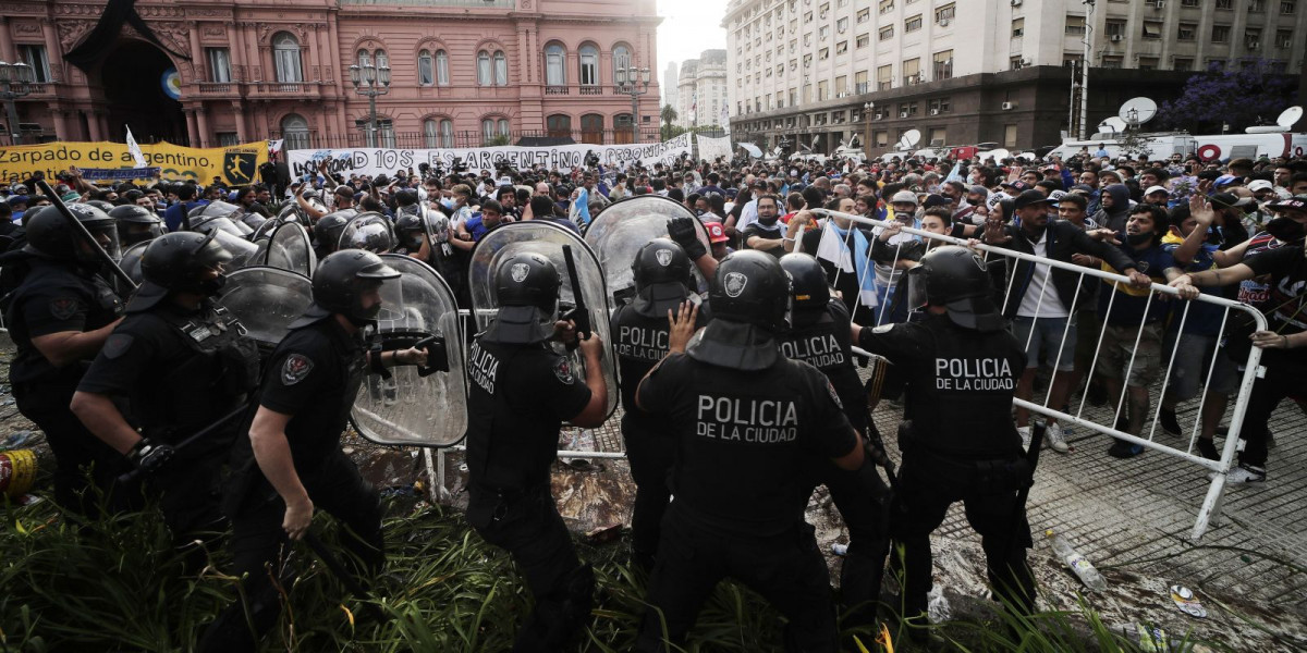 Maradona funeral   incidentes