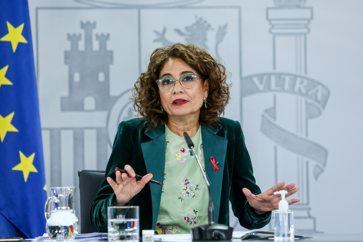 La ministra portavoz y de Hacienda, María Jesús Montero, comparece en rueda de prensa tras el Consejo de Ministros celebrado en Moncloa (Madrid), a 1 de diciembre de 2020. La reunión se ha producid