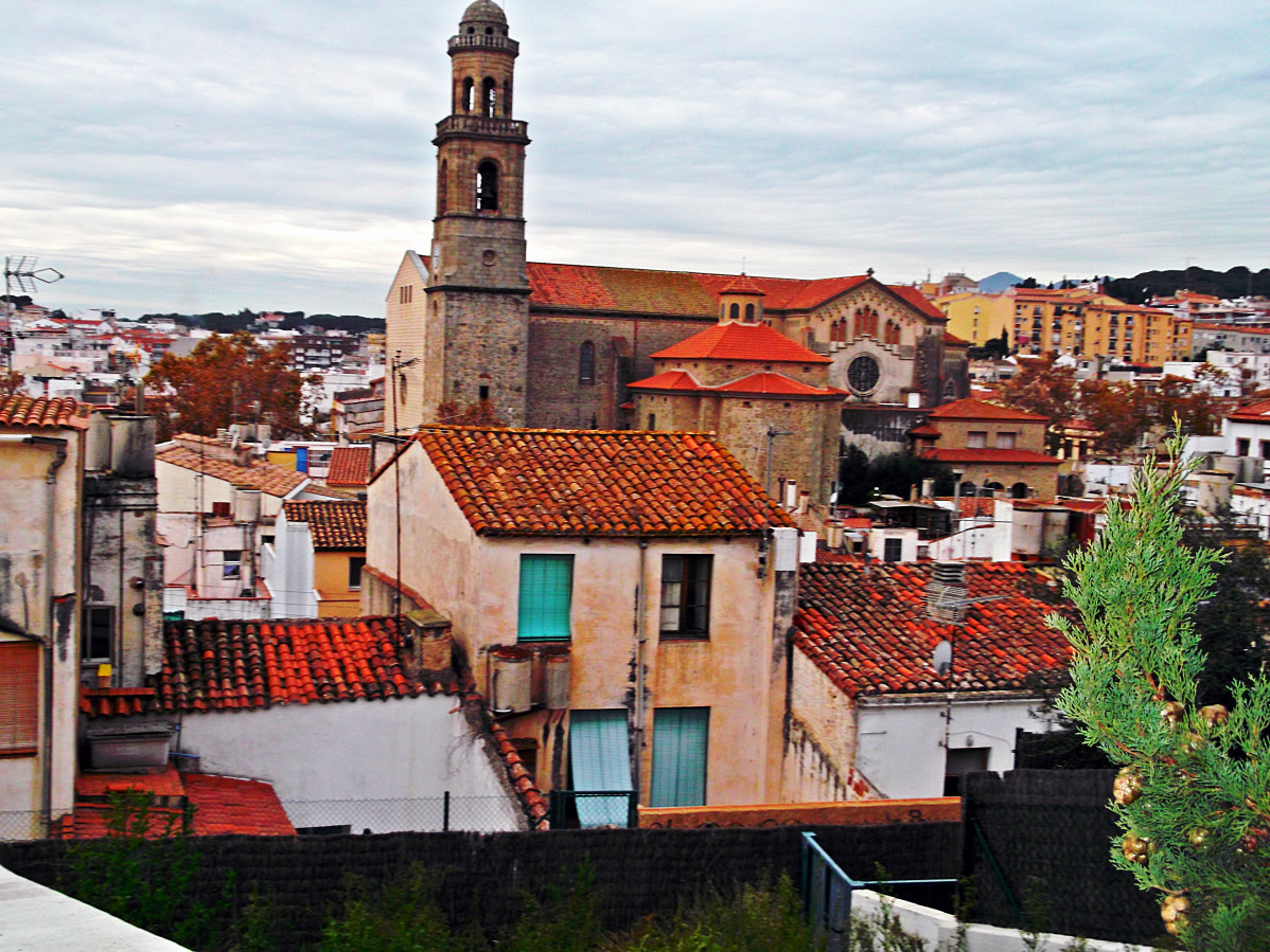 L'esglèsia des de l'esquerre.