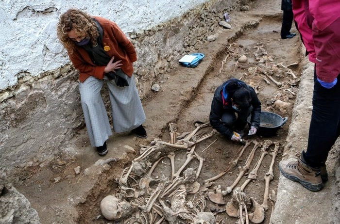 La Generalitat recupera 22 cadáveres de la Guerra Civil de la fosa de Salomó en Tarragona