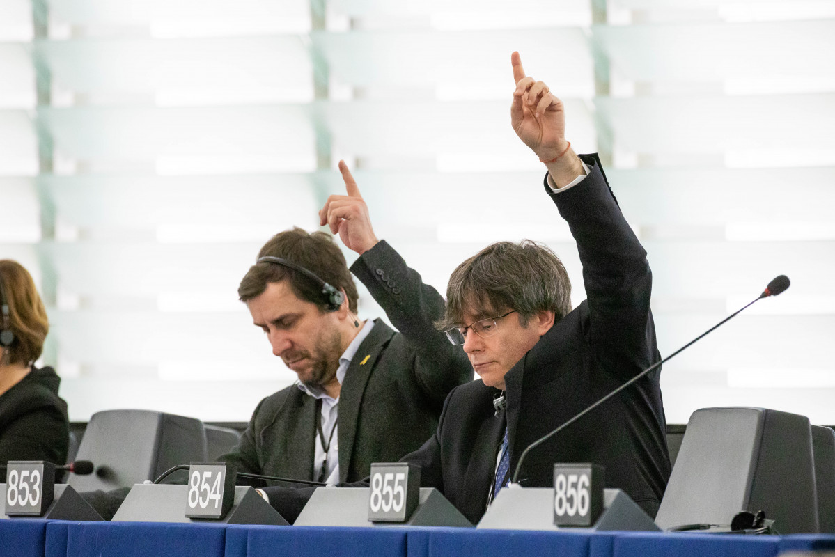 Toni Comín y Carles Puigdemont, en una sesión plenaria del Parlamento Europeo