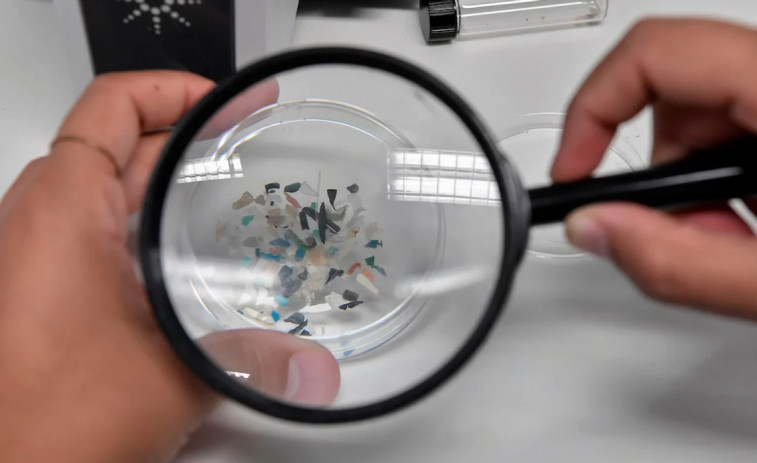Científicos cuantifican microplásticos inhalados diariamente en nuevo estudio
