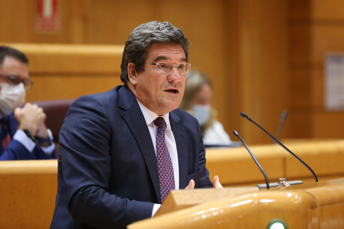 El ministro de Inclusión, Seguridad Social y Migraciones, José Luis Escrivá, interviene durante una sesión de control al Gobierno en el Senado, en Madrid (España), a 22 de septiembre de 2020. El 