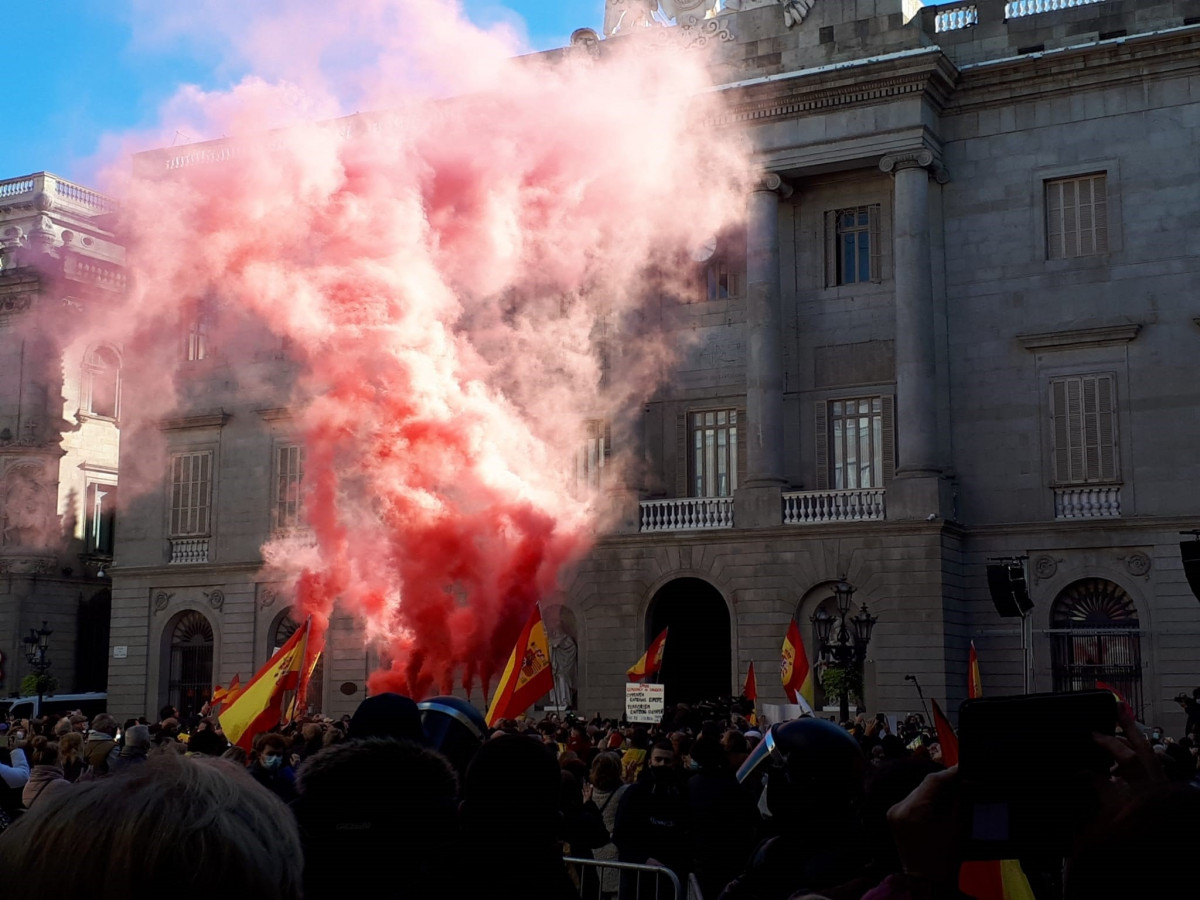 Acte de Vox a la plaça Sant Jaume de Barcelona pel dia de la Constitució.