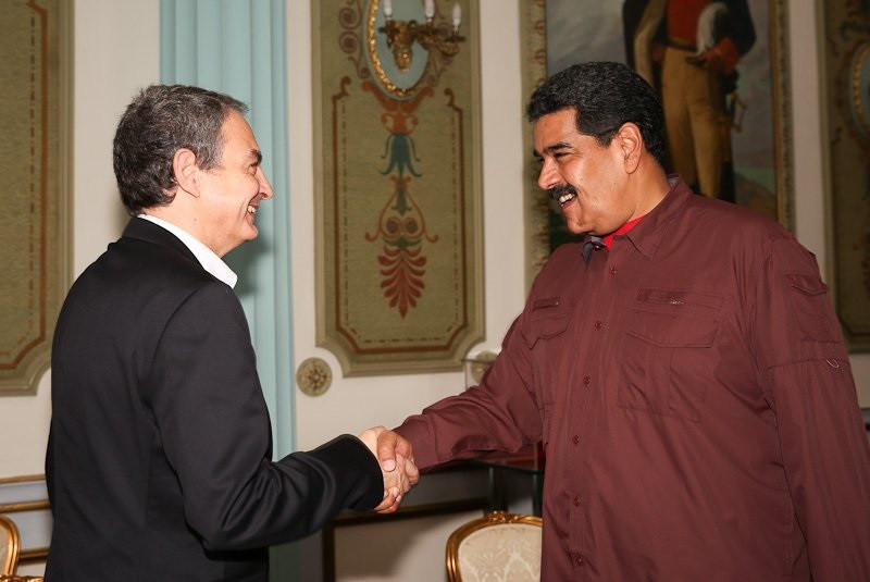 El expresidente del Gobierno Jos&eacute; Luis Rodr&iacute;guez Zapatero y el presidente de Venezuela, Nicol&aacute;s Maduro.