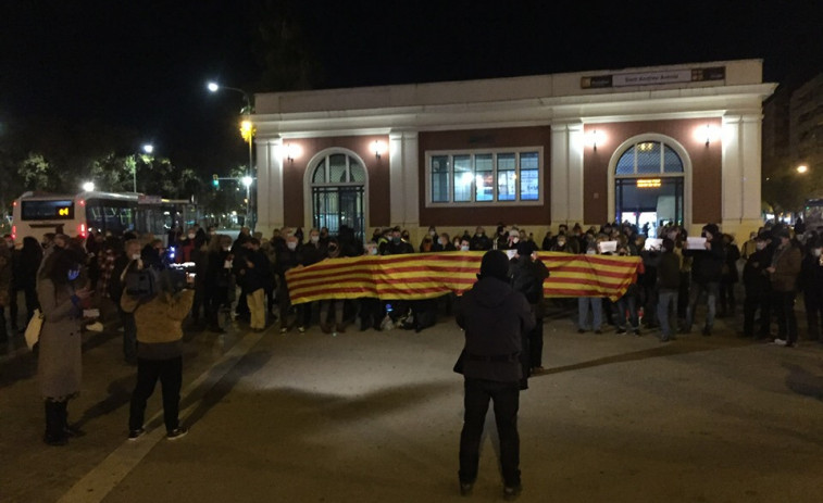 VIDEOS. ​Cientos de personas se concentran en la Meridiana hartos de los cortes independentistas de la calle