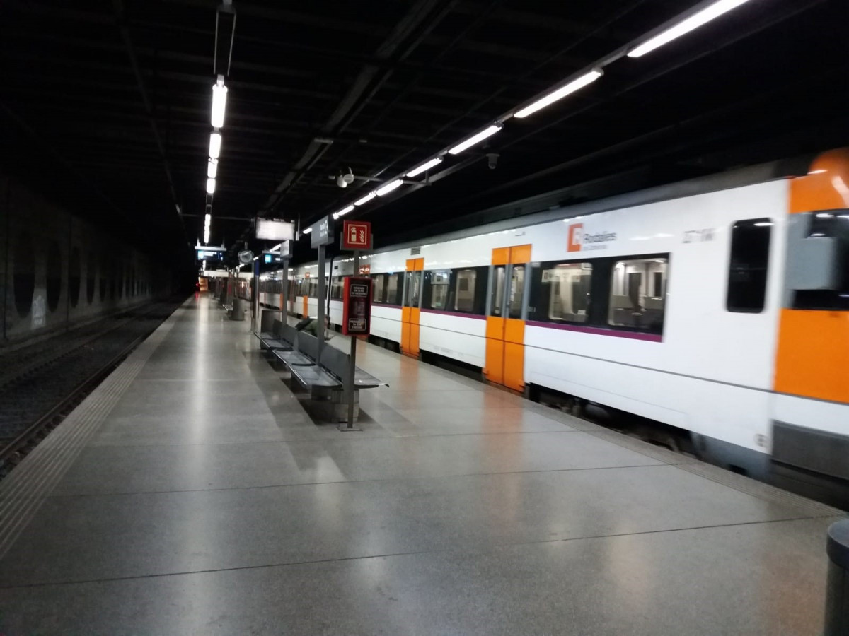Estación del Clot de Rodalies de Catalunya durante el estado de alarma decretado por el coronavirus