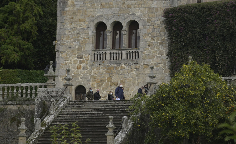 La familia Franco entrega las llaves del Pazo de Meirás
