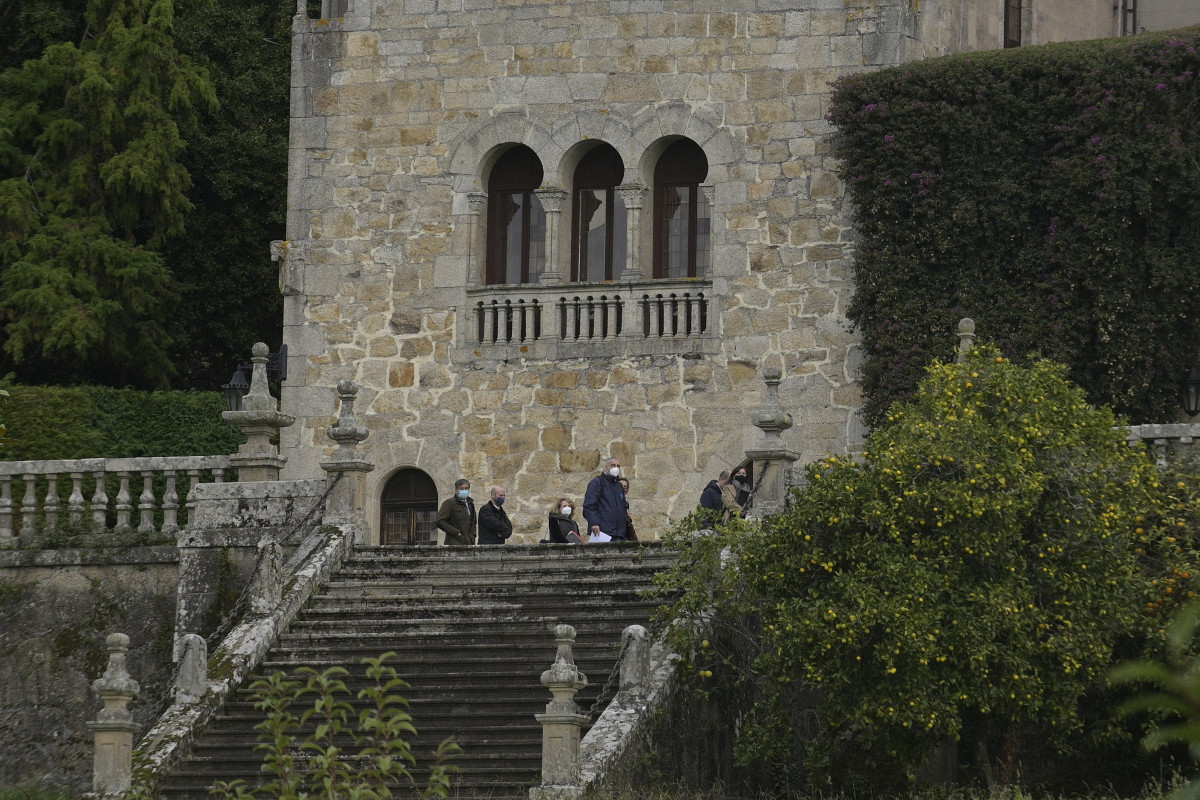Técnicos de la Consellería de Cultura de la Xunta de Galicia realizan el inventario del Pazo de Meirás,  bajo supervisión de la comitiva judicial, en Sada, A Coruña, Galicia, (España), a 11 de n