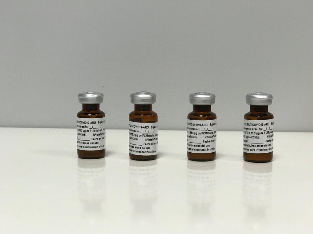 Viales de la vacuna contra el coronavirus 'RUTI', desarrollada por investigadores del Hospital Germans Trias i Pujol de Badalona (Barcelona), y probada por primera vez a nivel internacional en Argenti