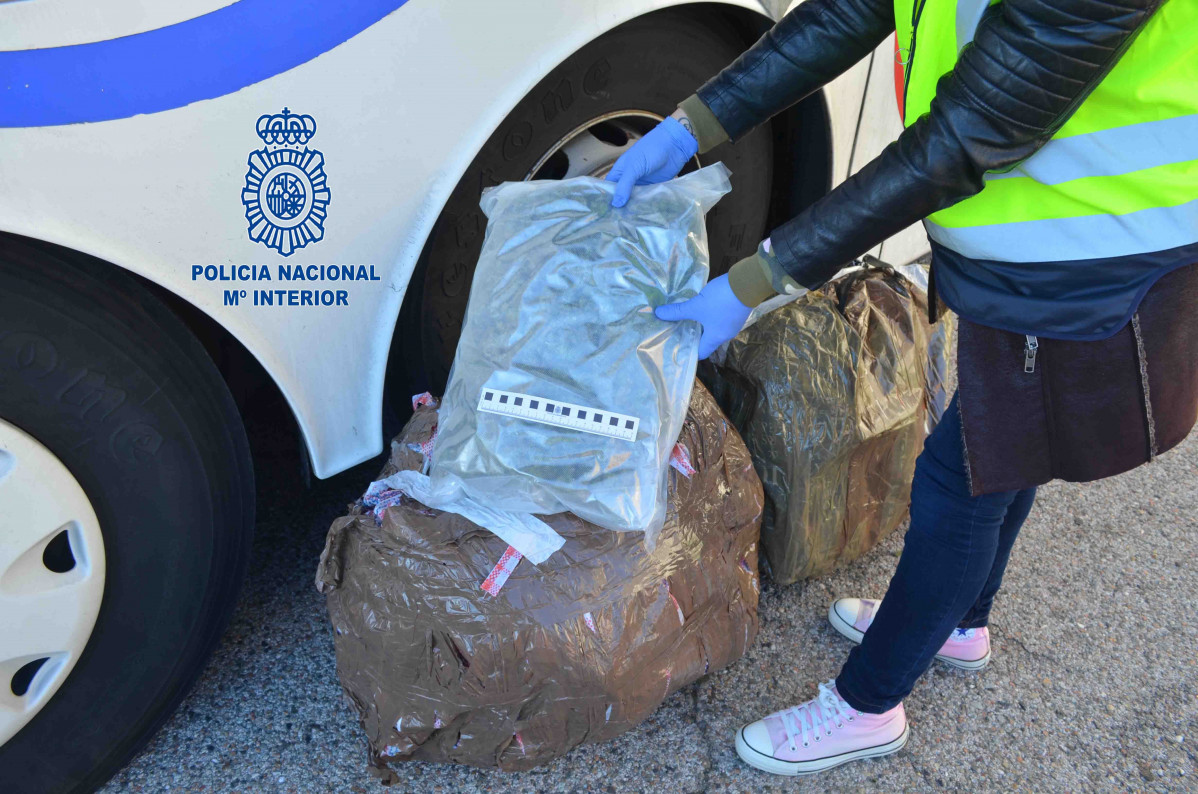 EuropaPress 3489351 marihuana inacautada jonquera girona