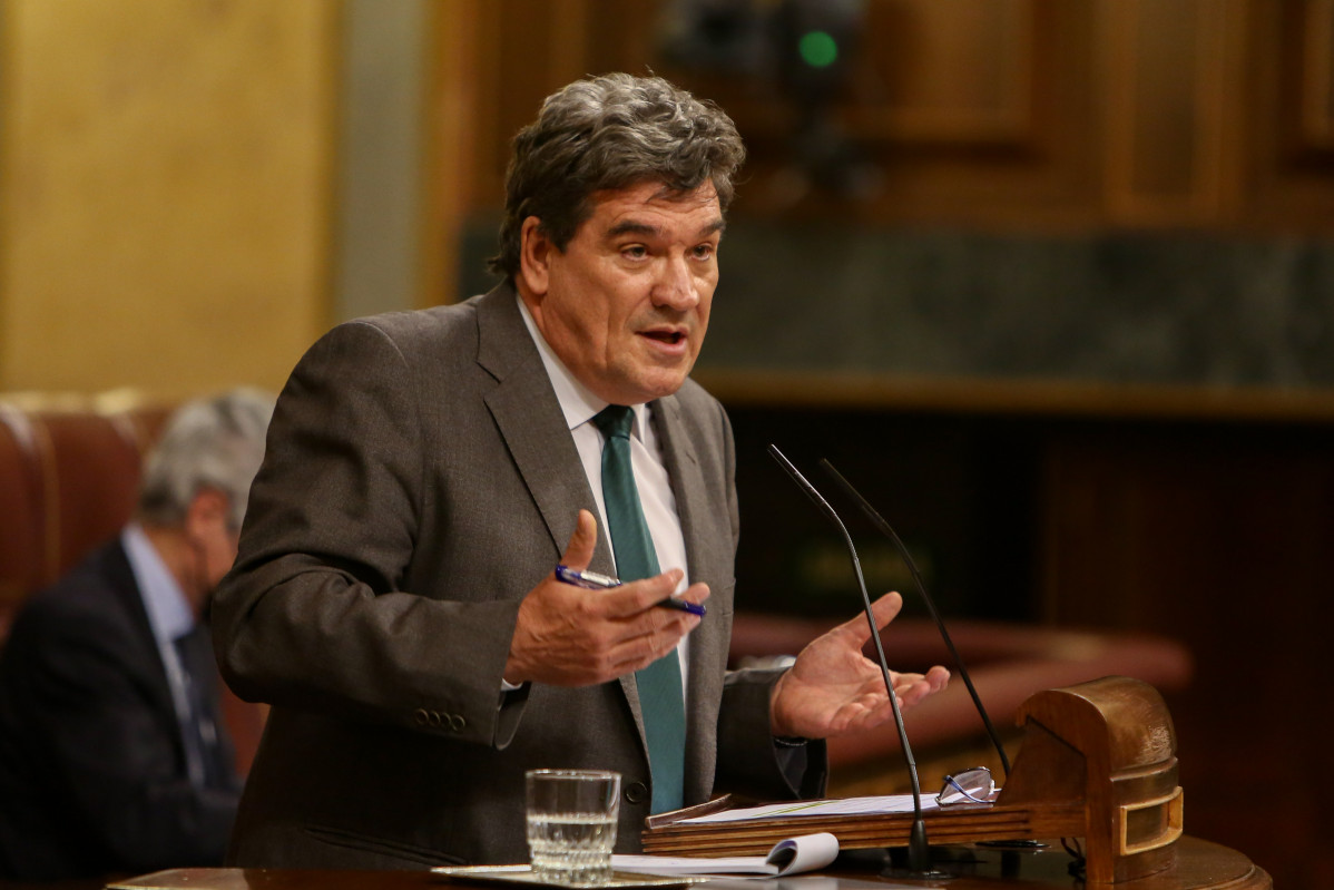 El ministro de Seguridad Social, Inclusión y Migraciones, José Luis Escrivá, interviene durante una sesión de control al Ejecutivo, en Madrid (España), a 16 de diciembre de 2020. Esta sesión de 