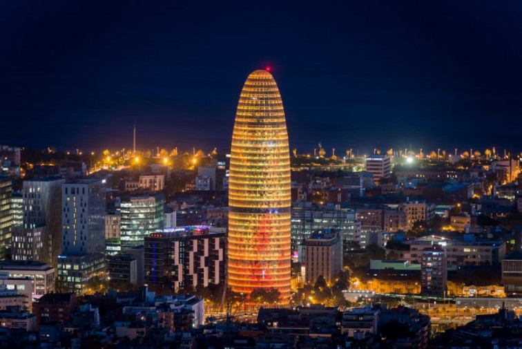 La Torre Glòries de Barcelona se iluminará en Nochevieja tras cada campanada