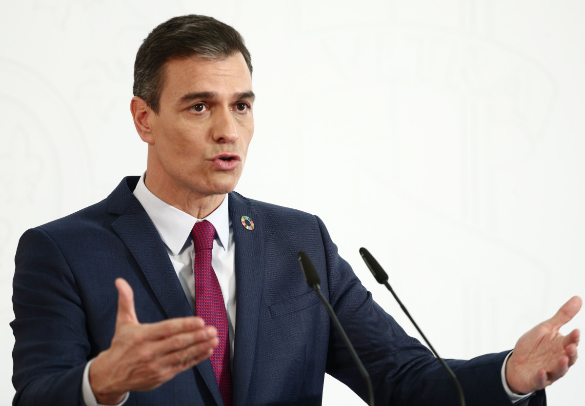 El presidente del Gobierno, Pedro Sánchez durante la rueda de prensa para presentar el primer informe de rendición de cuentas del Gobierno, en Madrid (España), a 29 de diciembre de 2020. Este docum