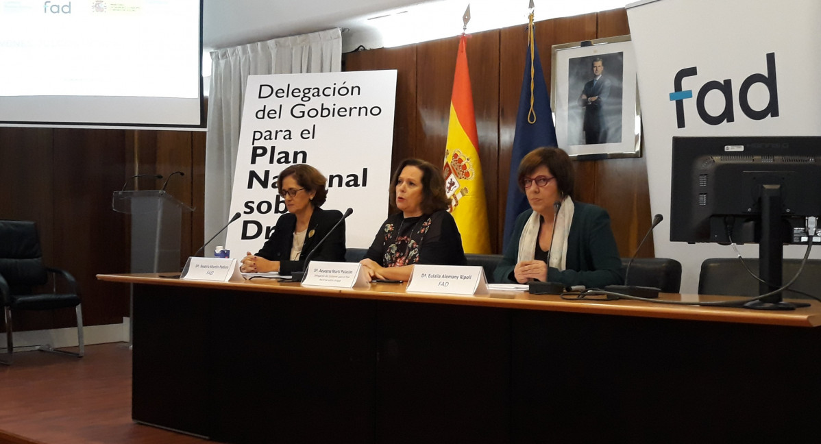 Beatriz Martín, directora de la Fad; Azucena Martí, Plan Nacional sobre Drogas; y Eulalia Alemany, de la Fad presentan un estudio sobre jóvenes y apuestas