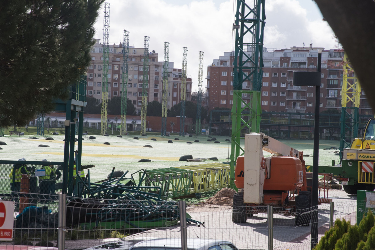 Imagen de los trabajos para demoler campo de golf de Chamberí 12-3-2018
