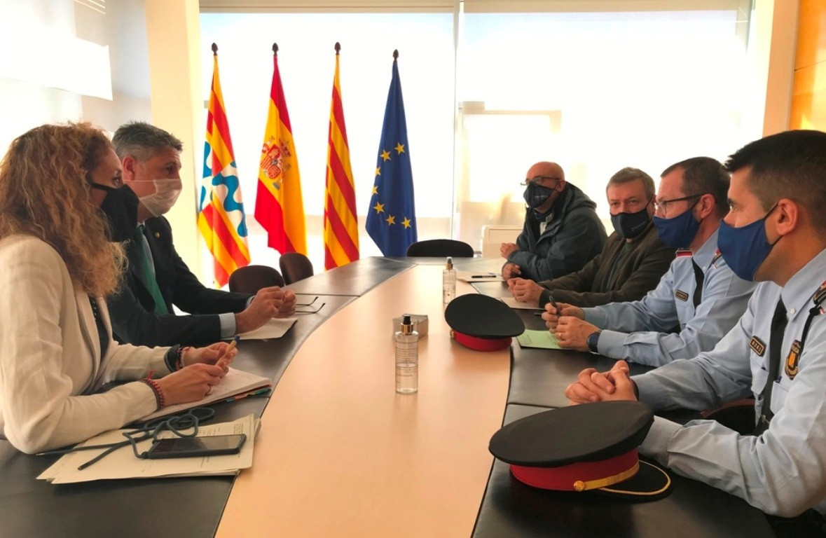 El alcalde de Badalona Xavier García Albiol, la concejal de Seguridad Irene González, el jefe de Mossos en la ciudad Alfons Sarrias y los intendentes de la Policía Local Conrado Fernández y Juan A