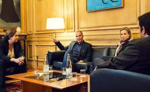 Ada Colau, Gerardo Pisarello, Yannis Varoufakis y su mujer