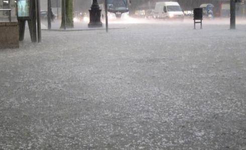 El tel&eacute;fono de emergencias recibe 114 llamadas por las lluvias en Catalunya