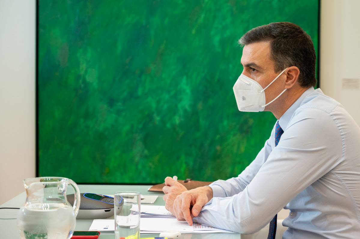 El presidente del Gobierno, Pedro Sánchez, participa por videoconferencia en la reunión del Consejo Europeo de la Unión Europea sobre coronavirus y vacunación, en Madrid (España), a 21 de enero d
