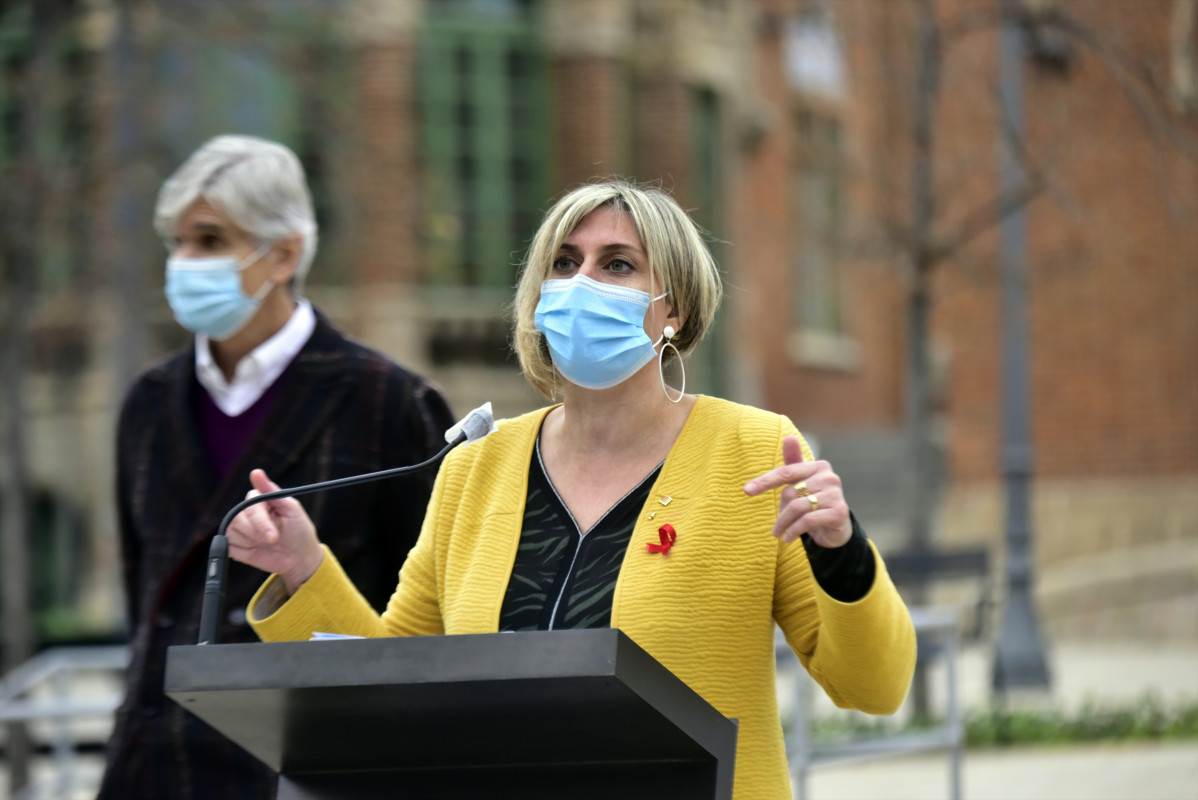 La consellera de Salud de la Generalitat, Alba Vergés, ofrece declaraciones a los medios de comunicación frente al Recinto Modernista del Hospital de Sant Pau de Barcelona, Catalunya (España), a 1 