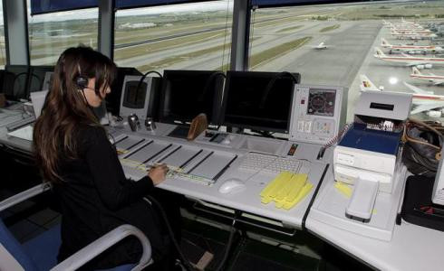Los controladores convocan paros parciales para los días 11, 12, 25 y 26 de julio