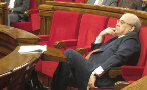 CiU y ERC salvan a Mas-Colell de la reprobación por "engañar" con los Presupuestos de 2015