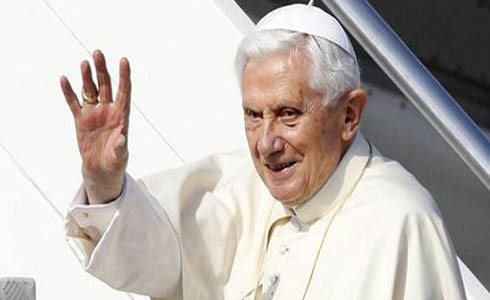 Benedicto XVI continúa 