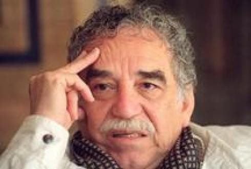 García Márquez, hospitalizado, "evoluciona bien"
