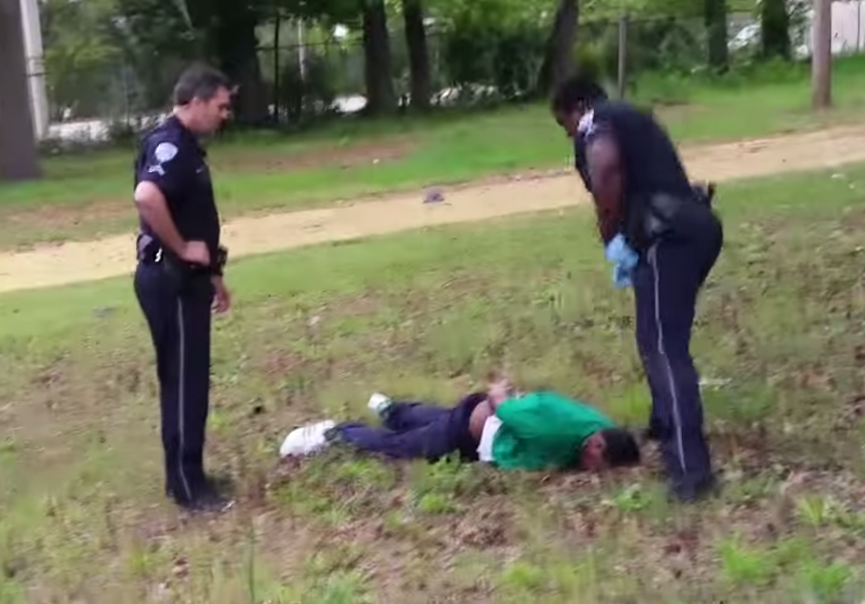 Un policía mata a tiros a un hombre negro desarmado en EE.UU